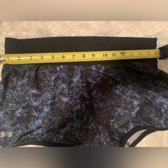 Under Armour Size Medium Running Athletic Short with built in briefs - Picture 8 of 8
